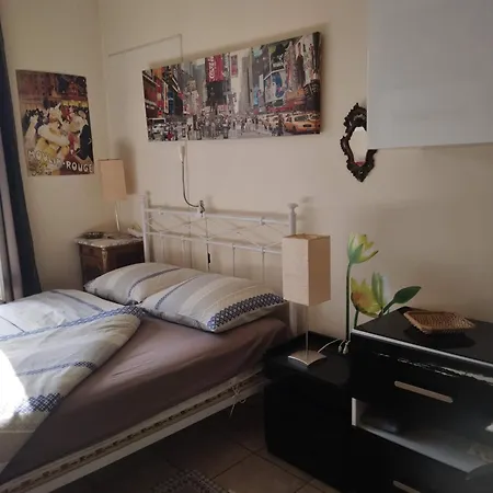 PARIS 14e calme 30m2- cuisine -Métro Glacière * Parigi